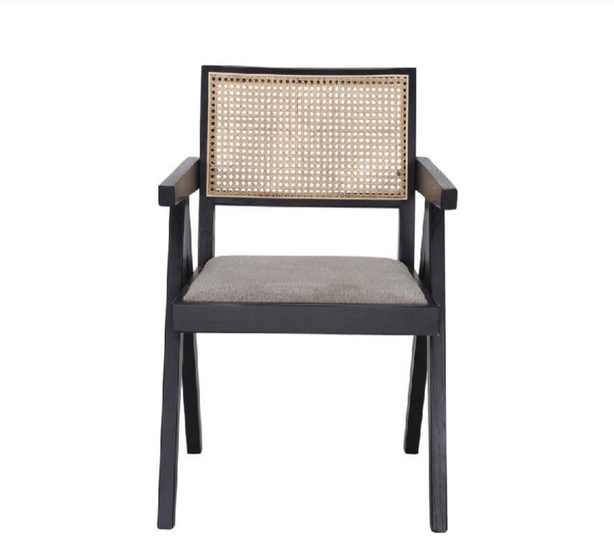 Silla de madera y rejilla